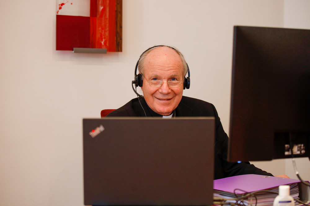 Kardinal Schönborn bei der Online-Frühjahrsvollversammlung der Bischofskonferenz im März 2021 / © 2021 Stephan Schönlaub, Stephan Schoenlaub