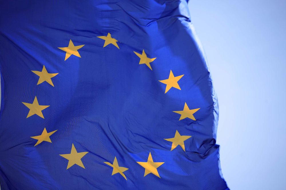 Europafahne [ (c) www.BilderBox.com, Erwin Wodicka, Siedlerzeile 3, A-4062 Thening, Tel. + 43 676 5103678.Verwendung nur gegen HONORAR, BELEG,URHEBERVERMERK und den AGBs auf bilderbox.com](in an im auf aus als and beim mit einer einem eines * & der d