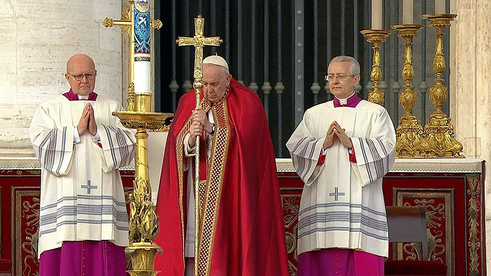 Papst Franziskus beim Requiem für Benedikt XVI. / Vatican Media Papst Franziskus beim Requiem für Benedikt XVI.
