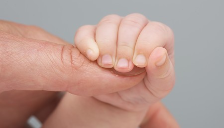 Frauenhand und Baybfinger [ (c) www.BilderBox.com, Erwin Wodicka, Siedlerzeile 3, A-4062 Thening, Tel. + 43 676 5103678.Verwendung nur gegen HONORAR, BELEG, URHEBERVERMERK nach AGBs auf bilderbox.com; und photo photos foto fotos mit in im eines einer