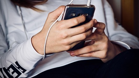 Medienpädagogin: Handyverbot löst das Problem nicht