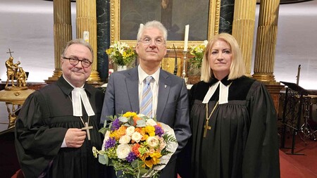 Oberkirchenrat verabschiedet Landessuperintendent Hennefeld